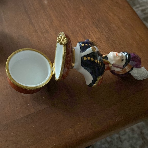 COPY - Vintage Limoges Soldier Hinged Trinket Box - Picture 5 of 7